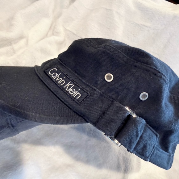 Calvin Klein Black and Tan Caps - Picture 6 of 8